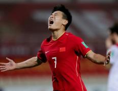 中国男足“待遇”降低？遭泰国媒体质疑，不符合足球的发展规律